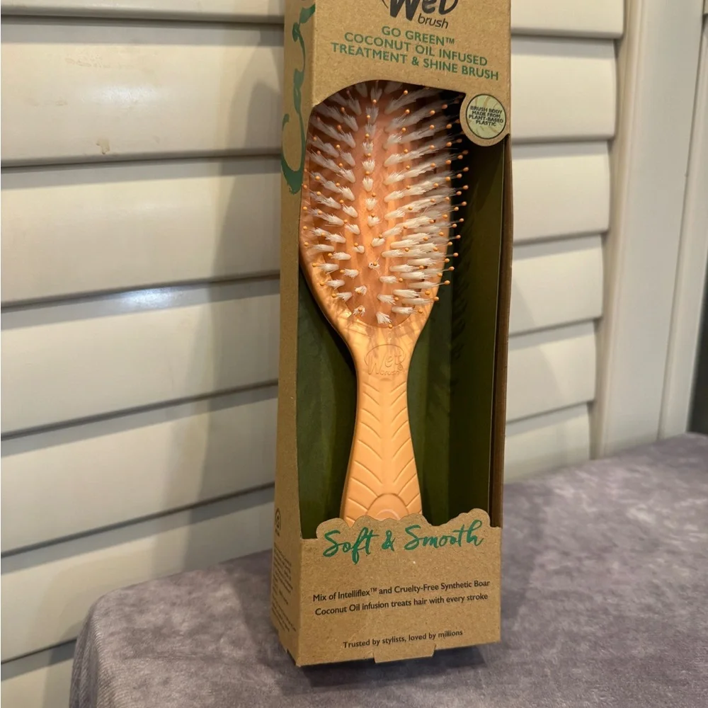 Wet Brush Soft & Smooth Coconut Oil Infused&  BoarHair Brush Peach‎ color